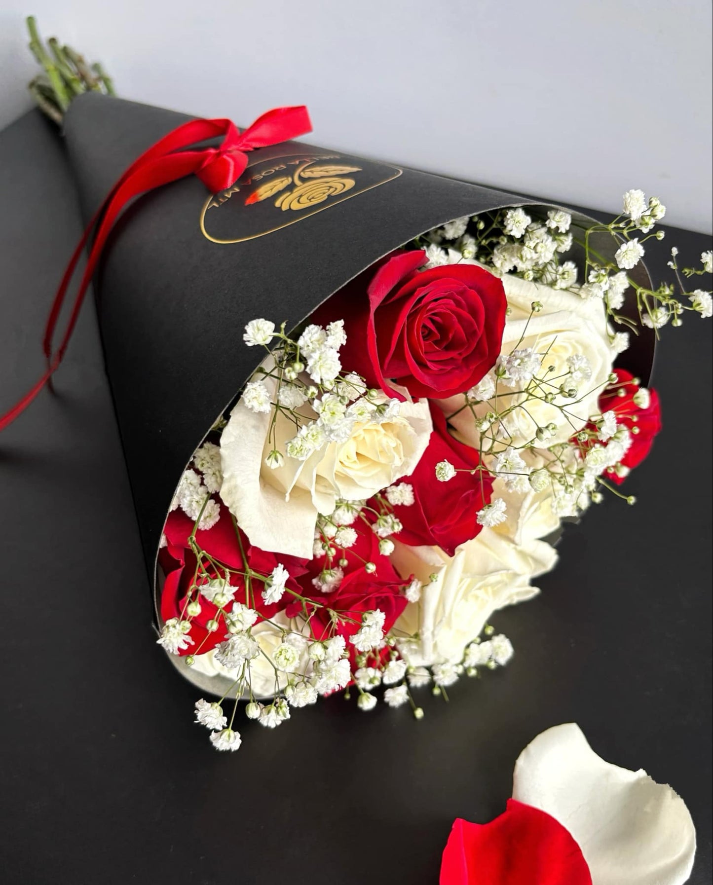 "Te Amo" 12 Red and White