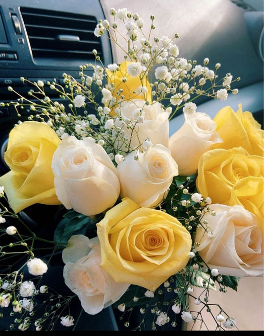 12 Yellow and White Rose Bouquet