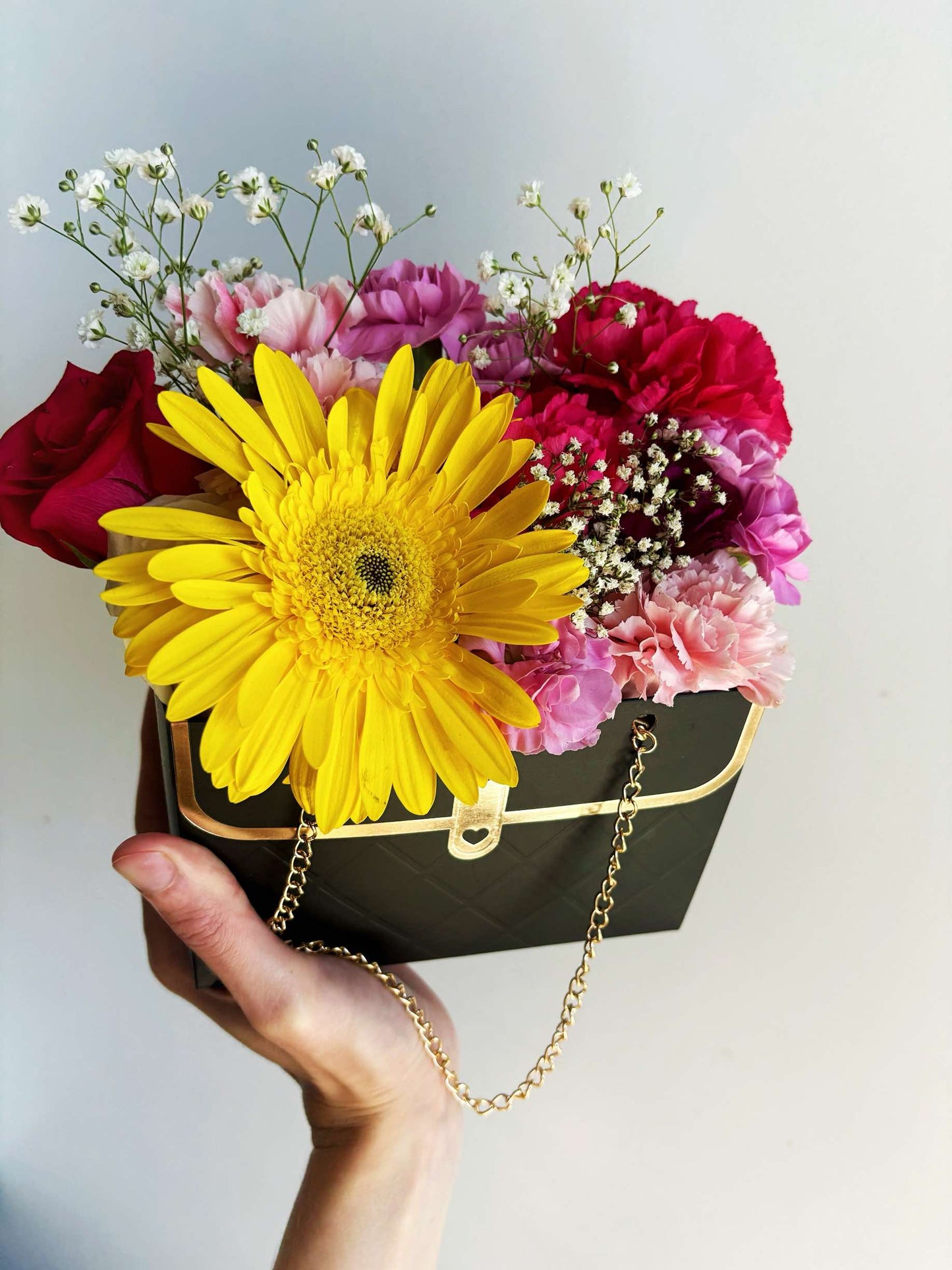 🌼 Assorted Flowers Compliment Box